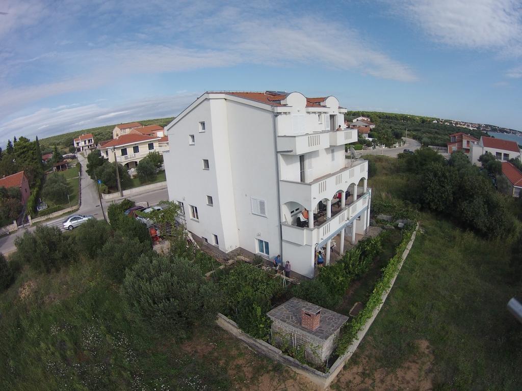 Apartments Delfini Sveti Filip i Jakov Exterior photo