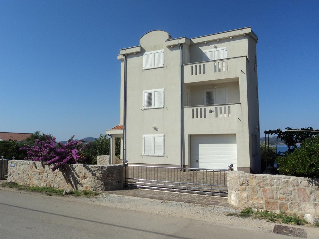 Apartments Delfini Sveti Filip i Jakov Exterior photo